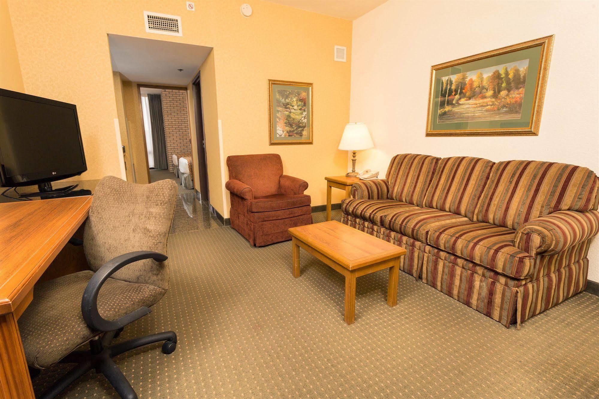 Drury Inn & Suites パデューカ エクステリア 写真