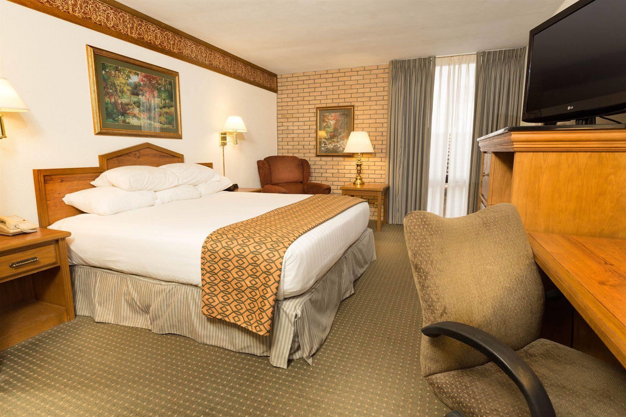 Drury Inn & Suites パデューカ エクステリア 写真